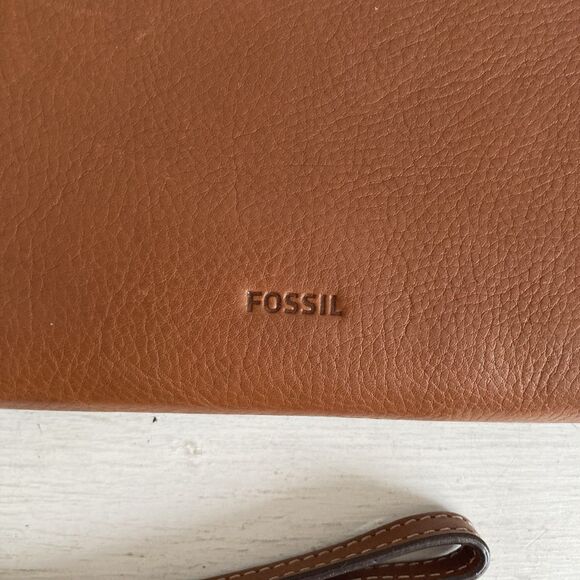 Fossil Emma Clutch Wallet Wristlet Brown Leather Zip Around Classic - Picture 3 of 12